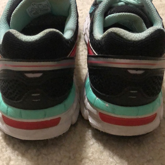 ASICS Running Shoes - Picture 2 of 5